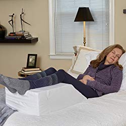 An elderly woman who uses leg pillow 